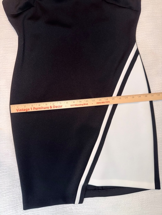 Tommy Hilfiger Elegant Colorblock Sheath Dress – Modern Black & White Design - Picture 10 of 12